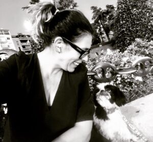 Neus Sanz Instagram - Ella, Mimma🍬
.
Nuestros paseos…
Mi forma de meditar…
Nos ha hecho mejores personas❣️
.
#graciasvida 
#seanfelices 
#neussanz 
#assaiassai 
#shihtzu