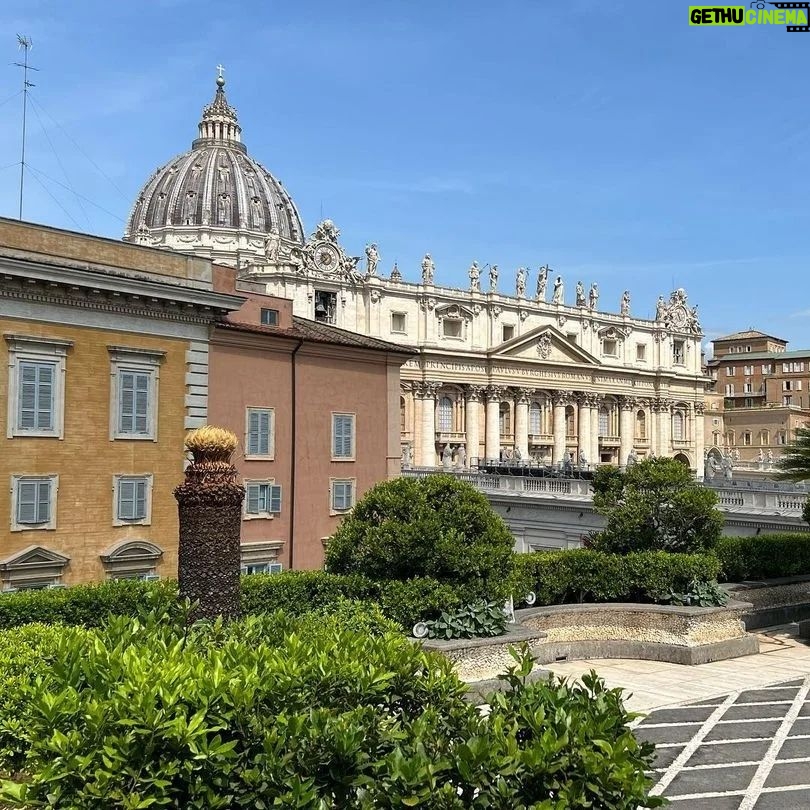 Newt Gingrich Instagram - @callygingrich Beautiful view of St. Peter’s from the terrace at Paolo Sesto! 🇮🇹🇻🇦