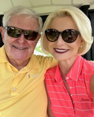 Newt Gingrich Instagram - @callygingrich Beautiful but warm day on the course!⛳️☀️