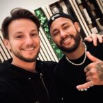 Neymar Jr Instagram - Que alegría verte hermano.! No pierdas nunca esa felicidad.! Disfrutaremos juntos de nuestra nueva casa.! @neymarjr ❤️🙏💪 #hermano #riyadh Riyadh