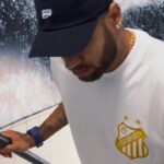 Neymar Jr Instagram - No vestiário do Templo Sagrado, a Vila Belmiro.