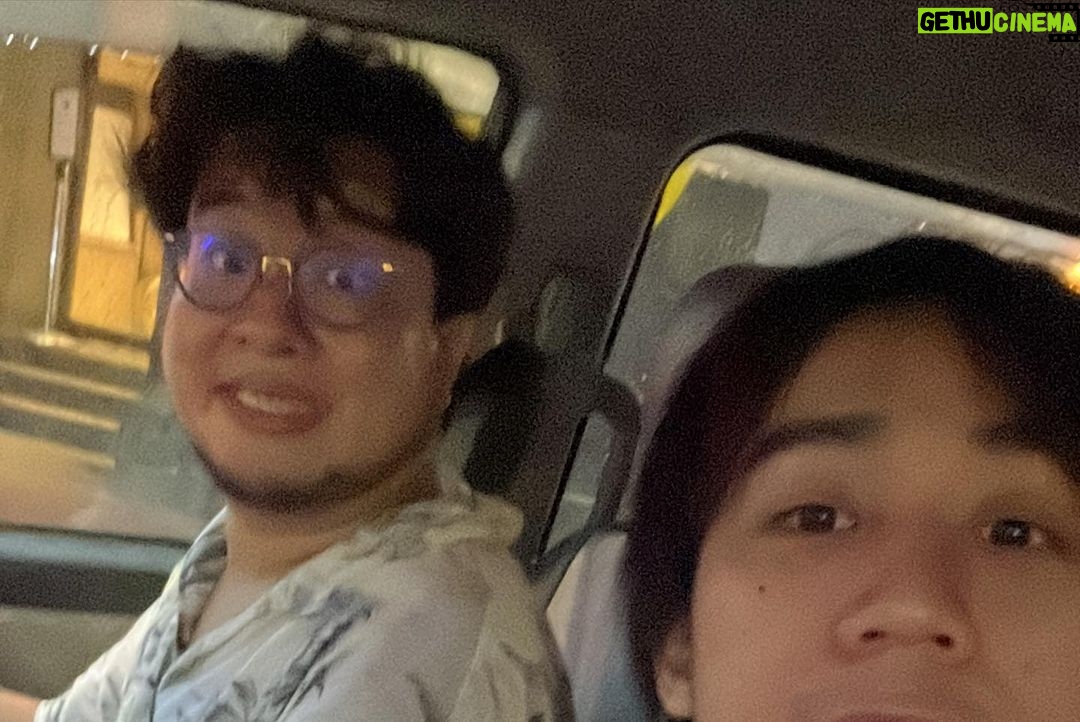 Ng Siu-Hin Instagram - 「夜校小分享」 和肥腸是好友已經不是第一天的事, 但我們合作的次數卻出奇地少。 回想上一次,可能已經是地產仔了。 和戰友一起在不同的工作上碰面, 互相印證大家的進步,是幸福的。 這不是一個宣傳post , 是我向肥腸的示愛post ❤️ 不過你推後一張相,就已經見到《夜校》優先場嘅資訊! 希望大家多多支持❤️ 出品人: #黃永峯 導演: #劉翁 監製: #柳瑩 #黃永峯 #鄧志玲 編劇:#劉翁 #簡樸川 #陳志昇 領銜主演: #張天賦 #凌文龍 #葛民輝 #詹瑞文 #郭奕芯 #李靜儀 #黃曦誼 #陳伊霖 #方泳琳 主演: #吳肇軒 #徐浩昌 #羅浩銘 #黎學勤 特別演出: #陳紫萱 友情演出: #林盛斌 #小肥 #泰山 #詹朗林 #張敬仁 #張明偉 #陳定幫 #暗網仔 #可宜 @wwfcharlie @whatasunnyday ranilau @jennytang1007 @mcheung1201 @siulungling @erickotofficial @jimchimpip @ashinaaa @heidibibe @candywong11111 @yeeeluum @lamlamjessie @siuhinng @cheongfat @superken_official @jefferylai @purplehuen @bob_lamshingbun @siufay613 @tarzancooks @jjjim @kendy_cheung @aaryncheung @clementchantb @dw_kid12 @natmit628 @wuculture @screenmediahk @vbrokers_app