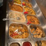 Ng Siu-Hin Instagram – ⭐️呀德食評⭐️「英國🇬🇧兩餸飯放題」

有留意我動向的朋友都知道，
我因為電影節的原故，在英國待了三四天。

在英國吃了三天的牛扒後，我已經開始想念香港的食物了。

正當我在盤算應該在唐人街進食10英鎊的乾炒牛河，還是接近20英鎊的蘭州拉麵時，我看到了這個。

「香港樓Hong Kong Buffet」

這個時候我知道，美食勇者呀德aka牙軒要出動了！

黑椒牛肉，辣豆瓣醬炒雞，豉椒牛肉，蘑菇炒雞肉，炸魷魚圈，甜酸咕嚕雞，沙嗲雞，香辣椒鹽蝦，炸雞排，酥炸雞翼，京都排骨，炸春卷，薯餅，西蘭花，椒鹽薯仔，炸薯條，豉油王炒麵，楊州炒飯，薯圈，不知為何有兩盤薯片。

這就是香港Buffet的全部餐單！除了薯片和幾樣炸物之外，活脫脫就是一個頹飯放題！！

先說價錢，大門口寫着14.95英鎊，最後收費連稅16.45英鎊，不包括飲料，飲料收費大概2英鎊一罐汽水。

一進門我已經發現，除了員工皆是華人面孔以外，所有客人都是外國人。

「要進來嗎？」

當員工對我說普通話時，我覺得也沒有什麼大問題，雖然香港是講廣東話，但是在外國說普通話的客人數量，必然是比廣東話多的。
因此香港樓在英國以普通話服務華人客人是無可厚非的。

「一位！」

但作為香港人，我當然要以母語廣東話回敬他。

「一位，哦。」

他也聽懂了。

我在上面寫了很多，終於來到核心的食評部份。
但大家留意，食評部份會 很短！！！

我吃完了兩大碗的份量，希望作一個詳細的食評，基本上除了薯片和薯餅之外，我都試過了。

但他們的食物 太正常了！！
牛肉很正常，雞肉很正常，咕嚕肉很正常！
魷魚圈有一點不夠脆，但不算過分。
豉油王炒麵，用類似伊麵的面底有點奇怪，但味道尚可。
楊州炒飯不算沒有鑊氣，但也不算很有鑊氣，就是正正常常茶餐廳水準！
我吃得最多的是香辣椒鹽蝦，不算香也不辣，但是肉質不錯，很正常！！

正常得就像香港兩餸飯的水準！！！

在我進食時，有一個看似老闆娘的人回到餐廳，
從她的普通話口音，我發現他的母語應該不是普通話，因此在最後我和她有了以下對話。

👶🏻「老闆娘，你係咪香港人呀？」
👩🏻「香港人？而家少香港人嚟呀。」
👶🏻「咁你呢？你係咪香港人？」
👩🏻「我廣州嘅。」
👶🏻「咁呢度老闆係咪香港人？」
👩🏻「係呀係呀⋯」

到最後我也沒能在香港樓中，遇到同鄉。

說實話，$160左右的價錢，在倫敦中心的餐館中，並不算貴。隨隨便便一份牛扒也要$2-300。
幫我把圖片給同行的英國朋友看時，他們也確認我已經把$160吃回本了。

如果已經移民英國的朋友，想念香港，想去嘗試一番的話，我覺得也是可以的。
你也許不會見到香港人，我也不確定那裏的老闆是不是香港人。
但是那個味道，的確是正正宗宗的香港頹飯。

P.S.最後一張圖，是我敗給了倫敦的天氣，面對突如其來的驟雨，從唐人街敗走回酒店的照片。