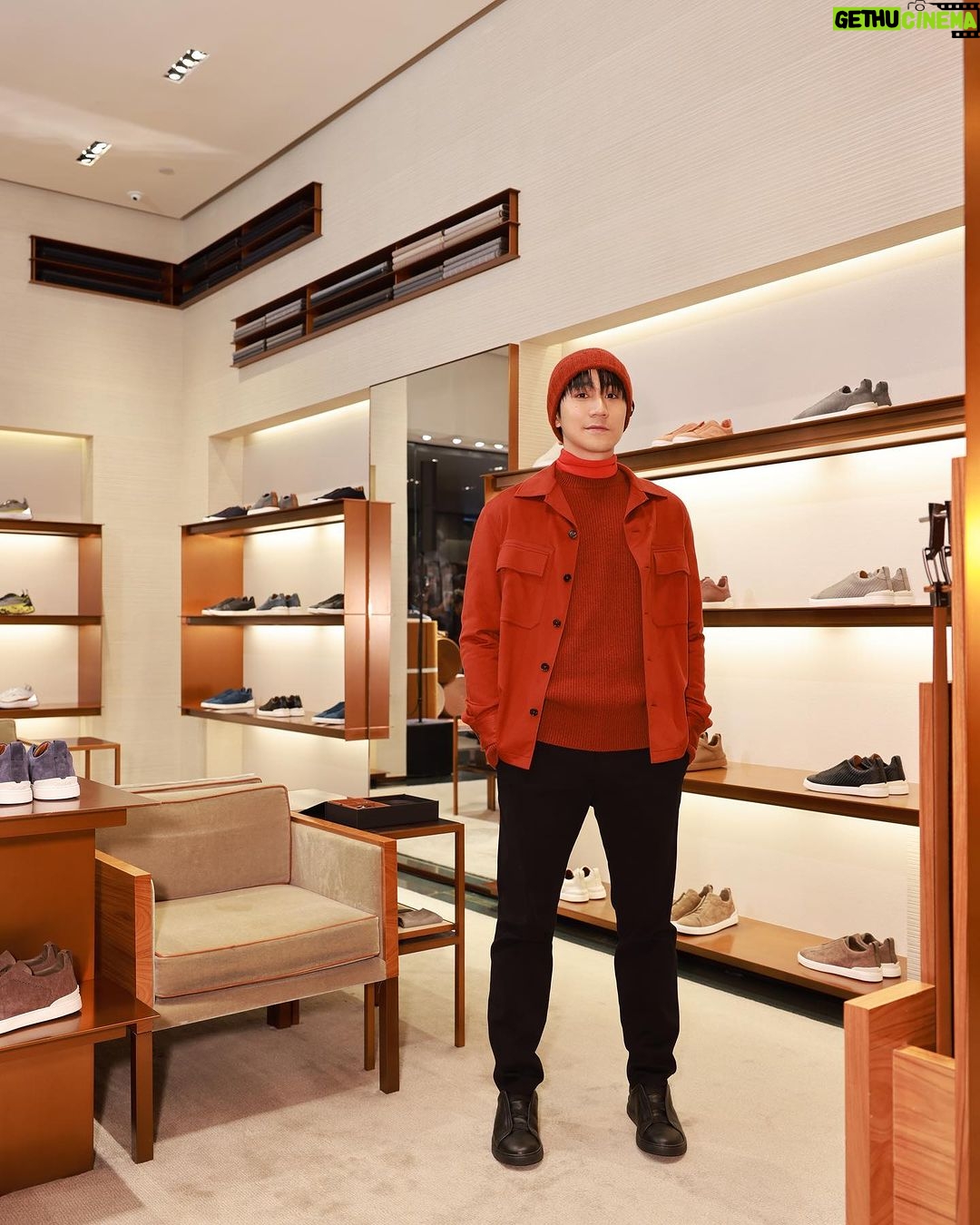 Ng Siu-Hin Instagram - Enjoy today~ CRAFTED FOR TOMORROW ZEGNA Discover how the world’s finest cashmere fibres are transformed into exquisite Oasi Cashmere yarns and fabrics. #ZEGNA #ZEGNAxTheElderStatesman @zegnaofficial