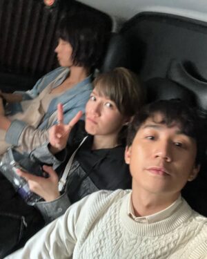 Ng Siu-Hin Instagram - 那年盛夏，我們三個⋯⋯⋯⋯🙅‍♂️

我自己一個，綻放如花。

#foodbuddies 
#👩‍👩‍👦