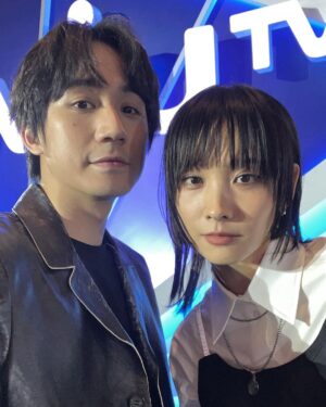 Ng Siu-Hin Instagram - 那年盛夏，我們三個⋯⋯⋯⋯🙅‍♂️

我自己一個，綻放如花。

#foodbuddies 
#👩‍👩‍👦