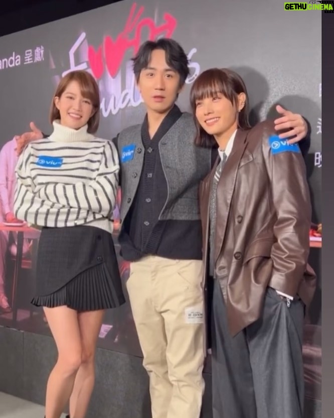 Ng Siu-Hin - 1.9K Likes - 趕住飛,快手出多個post❤️
《Food Buddies》記者會見翻大家真係好開心,講個秘密比大家聽,我哋喺後台嘈到好似花墟咁😂
好感激遇到咁多好對手❤️
所有工作人員都辛苦了。
感謝導演細哥嘅教導🫡
我去美國搵食喇!
你哋喺香港開住飯等我!
9月18日 《Food Buddies》開大餐❤️
#foodbuddies
#電視睇foodbuddies戲院睇說笑之人
Btw啲片我喺 @viu1hk 偷嘅❤️
👔:@DolceGabbana
#DolceGabbana
💈: @dicky.chan_
💄: @bonbon.makeup