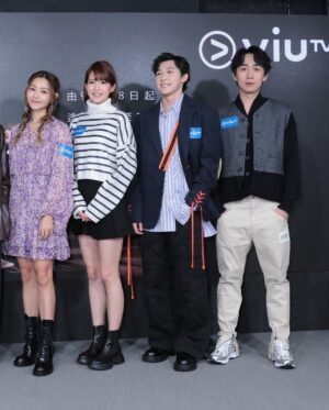 Ng Siu-Hin Instagram - 趕住飛，快手出多個post❤️

《Food Buddies》記者會見翻大家真係好開心，講個秘密比大家聽，我哋喺後台嘈到好似花墟咁😂

好感激遇到咁多好對手❤️

所有工作人員都辛苦了。

感謝導演細哥嘅教導🫡

我去美國搵食喇！
你哋喺香港開住飯等我！

9月18日 《Food Buddies》開大餐❤️

#foodbuddies 
#電視睇foodbuddies戲院睇說笑之人

Btw啲片我喺 @viu1hk 偷嘅❤️

👔：@DolceGabbana
#DolceGabbana
💈： @dicky.chan_ 
💄： @bonbon.makeup