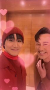 Ng Siu-Hin Instagram - 到底林峯邊首歌，係講「荷花池中的戀愛？」 多謝峯哥俾面笑🫶🏻 多謝大家提醒，其實應該係「愛在記憶中找你」。❤️ #說笑之人 #說笑之人❄️
