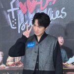 Ng Siu-Hin Instagram - 趕住飛，快手出多個post❤️ 《Food Buddies》記者會見翻大家真係好開心，講個秘密比大家聽，我哋喺後台嘈到好似花墟咁😂 好感激遇到咁多好對手❤️ 所有工作人員都辛苦了。 感謝導演細哥嘅教導🫡 我去美國搵食喇！ 你哋喺香港開住飯等我！ 9月18日 《Food Buddies》開大餐❤️ #foodbuddies #電視睇foodbuddies戲院睇說笑之人 Btw啲片我喺 @viu1hk 偷嘅❤️ 👔：@DolceGabbana #DolceGabbana 💈： @dicky.chan_ 💄： @bonbon.makeup