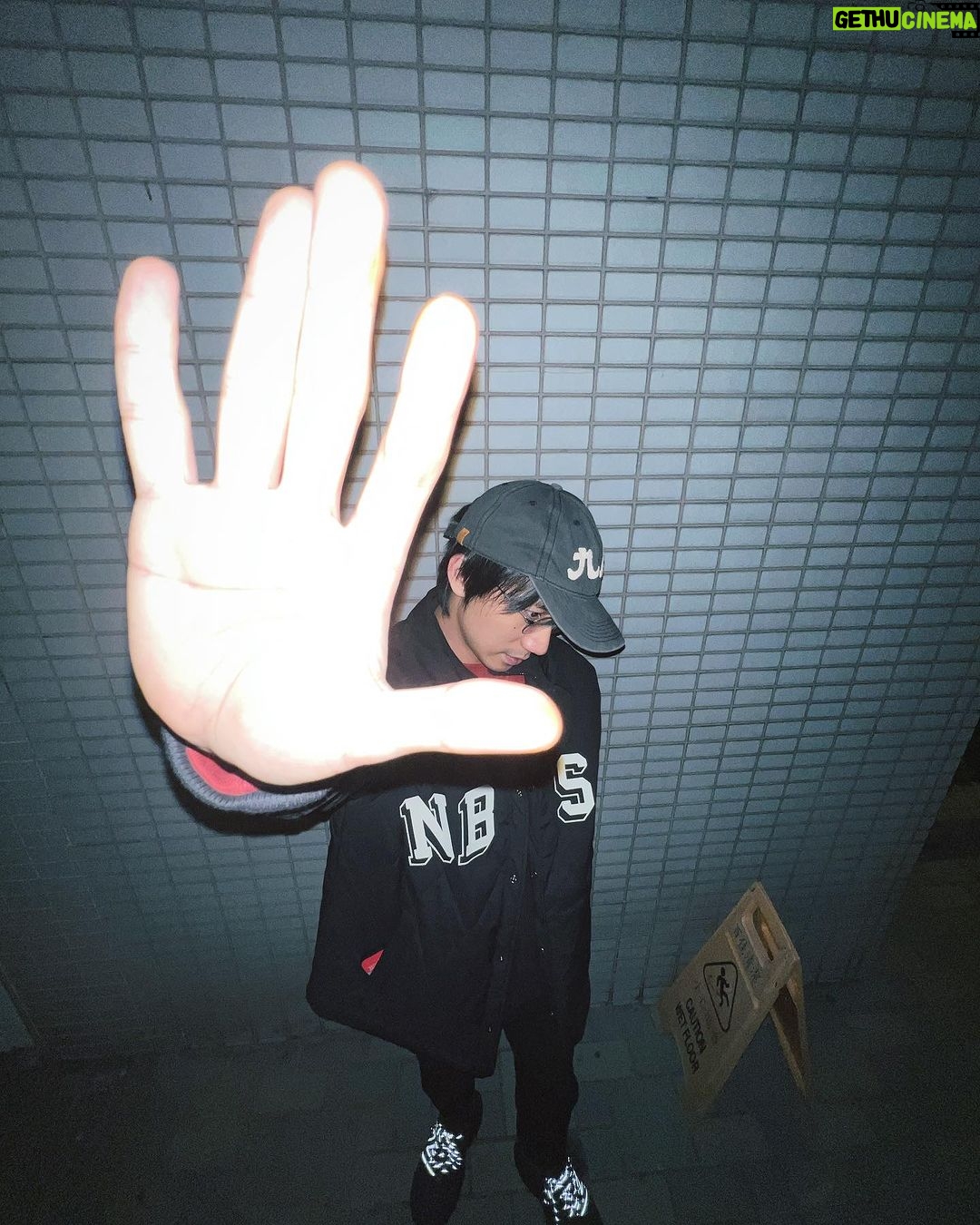 Ng Siu-Hin Instagram - 可以話,頸以下全部都係同一個牌子。 包括對襪,多謝你嘅愛錫❤️