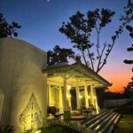 Nia Dinata Instagram – Feeling close to the sky and appreciate its beauty; quieting my busy mind is a necessity🙏🏼 Berbagai gradasi warna langit, sebelum dan sesudah terbenamnya matahari. Kali ini menikmati langit dan obrolan nya bersama Ugyen✨ #skygazing #skyphotography #appreciation #noeditneeded #niamaste