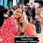 Nia Dinata Instagram - Welcoming September🤗, kemarin di akhir bulan Agustus menonton Film Dokumenter Unearthing Muarajambi Temples (Muarajambi Bertutur) di bawah purnama di desa Muarajambi bersama warga desa dan @indonesiana.tv dan segenap teamnya. Semacam reuni ku dengan warga desa yang sudah seperti keluarga, menerima kami selama proses shooting tahun lalu dengan keramahan luar biasa✨🙏🏼 semoga selalu menjadi contoh nyata toleransi di negri ini selalu ada, terimakasih aku sudah banyak belajar 🙏🏼😇✨ #localwisdom #inclusivity #muarajambi