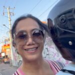 Nia Dinata Instagram - First Time in Bali Riding Motorbike Daily😅 Ternyata ini bukan mission impossible. I am possible kok tapi sambil baca ayat kursi, disalip @luckykuswandi dan pasrah aku, diboncengin oleh Atied @samsimtak dan Kulala @ryankevinnhh tapi, tak disangka mereka adalah pengendara motor yang handal juga #easyrider #missionpossible