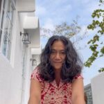 Nia Dinata Instagram - Me Time Sunday! Yoga di bawah birunya langit, nggak perlu mandi, nofilter, begini lah bentukan aging gratefully & naturally, ditemani suara burung - burung, ayam dan daun daun tersentuh angin, juga intipan matahari di antara pepohonan hutan sekeliling. Tetap aja lagi downdog,tergoda..lihat daun daun kering berjatuhan di lantai Plana @plasticfornature kami yang sudah bersih dari sisa-sisa lem lakban, rasanya ingin pungut satu-satu. Tapi mending lanjut yoga, terima dengan ikhlas kehadiran daun kering, asal jangan lem sisa lakban! Mandor Lyfe di Jogja sudah mulai berkurang bebannya, jadi bisa yoga kembali💚 #niamaste #soundofnature #sustainabledesign #agingnaturally