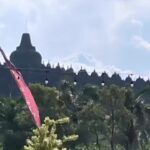 Nia Dinata Instagram - Friday I start slow and follow the flow. Mencoba disiplin ikuti jadwal merancang, merealisasikan konsep dengan sepenuh hati, sambil mengingatkan diri bahwa dalamm mengerjakan apapun, kita tidak sendiri, jadi dalam memilih keputusan, terbiasa memilih kebaikan, selalu. Terimakasih Borobudur, senang jumpa kembali, tak henti menjadi pengingat #growwiththeflow #borobudurtemple #niamaste