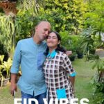 Nia Dinata Instagram – EID VIBES, setiap kita difoto berdua, pasti bercanda, mohon maaf lahir batin untuk semua mahluk #eidmubarak #eidhugs #familygathering #peaceandlove