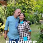 Nia Dinata Instagram - EID VIBES, setiap kita difoto berdua, pasti bercanda, mohon maaf lahir batin untuk semua mahluk #eidmubarak #eidhugs #familygathering #peaceandlove