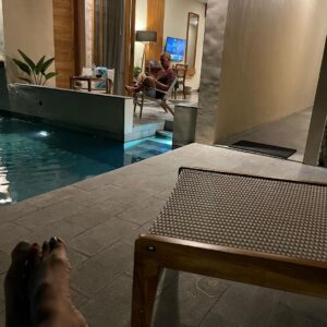 Nia Dinata Instagram - Old Couple Therapy! Pull Ups sebisanya di kolam menghindari keseleo, ngecek kiriman barang dari Jakarta ke Jogja udah sampe mana,seharian inspeksi progress pembangunan, termasuk lantai-lantai yang motifnya ku karang sendiri, sampai sempet pusing sendiri. Tapi seru, pokoknya semakin tua kita harus selalu sibuk dengan tantangan baru. Team work all the way! #oldcouple #buildtogether #jogjaistimewa