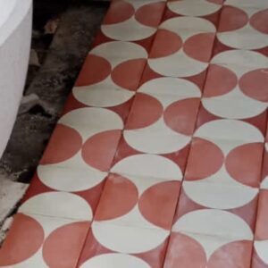 Nia Dinata Instagram - Old Couple Therapy! Pull Ups sebisanya di kolam menghindari keseleo, ngecek kiriman barang dari Jakarta ke Jogja udah sampe mana,seharian inspeksi progress pembangunan, termasuk lantai-lantai yang motifnya ku karang sendiri, sampai sempet pusing sendiri. Tapi seru, pokoknya semakin tua kita harus selalu sibuk dengan tantangan baru. Team work all the way! #oldcouple #buildtogether #jogjaistimewa