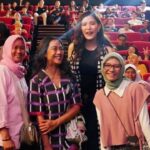Nia Dinata Instagram - Merajut Toleransi di Surabaya🫶🏽 Terimakasih sahabat @olgaly_dia & teman komunitas baru kami @youngbuddhistassociation untuk pemutaran film Unearthing Muarajambi Temples @muarajambi_bertutur yang meriah, sangat bhineka bikin bahagia🙏🏼 #spreadpeace #muarajambi #merajuttoleransi