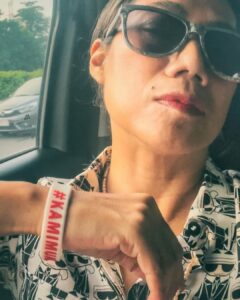 Nia Dinata Instagram - Kami Muak! Muak dengan tingkah polah manusia serakah, gila kuasa, dan semua tingkah polah manusia yang menghalalkan segala cara. Absolute power corrupts absolutely. Thank you for keeping this bracelet for me my dear mbak @sitasupomo 💪🏼 proud to wear it in mad Jakarta traffic #kamimuak #pemilu2024 #braceletoftheday