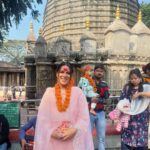 Nia Sharma Instagram - #kamakhyatemple🙏 🙏 This morning is blissful. #gauhati #assam Almost retracing steps.. visited this temple as a kid ,memories are obviously vague.. then a few years ago and Nowww.. 😇 Thank you #AkshayDas #Rajeevda for such beautiful Darshan. Khamakya Devi Temple,.guwahati, Assam
