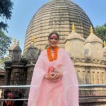 Nia Sharma Instagram - #kamakhyatemple🙏 🙏 This morning is blissful. #gauhati #assam Almost retracing steps.. visited this temple as a kid ,memories are obviously vague.. then a few years ago and Nowww.. 😇 Thank you #AkshayDas #Rajeevda for such beautiful Darshan. Khamakya Devi Temple,.guwahati, Assam