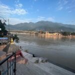 Nia Sharma Instagram - Retracing steps… Memories that we once lived… almost like going back in time Returned to re-live it all. (Manvi all grown up🤪) #rishikesh #laxmanjhula Thanks @vibhakaulbhat for making this happen for me😊 Rishikesh