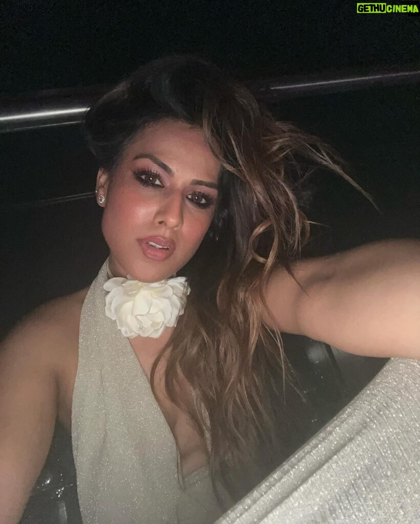 Nia Sharma Instagram - It takes an Effort to dress up.. Effort to look pretty … effort to head out… effort to take pictures.. and in the end they won’t even simply say ‘Hey you look nice’ … But I knew I did even though the flower in my neck almost choked me😙😌 (Should you still wish to appreciate my effort.. make an effort to drop a comment🥰. Don’t let your ego overpower you)