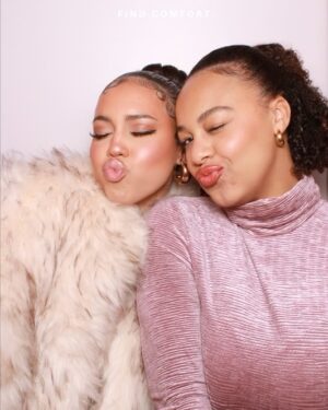 Nia Sioux Instagram - Finding Comfort with @rarebeauty 🤍