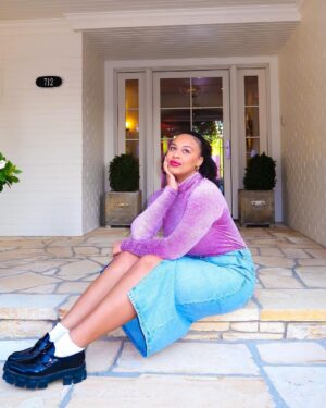 Nia Sioux Instagram - Finding Comfort with @rarebeauty 🤍