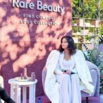 Nia Sioux Instagram - Finding Comfort with @rarebeauty 🤍
