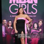 Nia Sioux Instagram - You may see this face in the new Mean Girls movie😏 so thrilled to be a part of something so iconic! My first big screen debut🥹 go watch Mean Girls Jan 12th💗 New York City