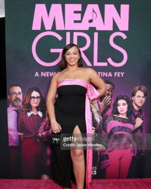 Nia Sioux Instagram - You may see this face in the new Mean Girls movie😏 so thrilled to be a part of something so iconic! My first big screen debut🥹 go watch Mean Girls Jan 12th💗