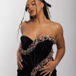 Nia Sioux Instagram - Season’s Greetings 🎁 Photography: @photoblakey Hair: @angelinapanelli Makeup: @makeupartistmichael Styling: @wilfordlenov