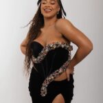 Nia Sioux Instagram - Season’s Greetings 🎁 Photography: @photoblakey Hair: @angelinapanelli Makeup: @makeupartistmichael Styling: @wilfordlenov
