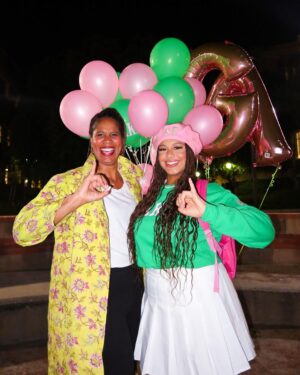 Nia Sioux Instagram - the yard just got a whole lot prettier💕💚 #alphakappaalpha #alphagamma