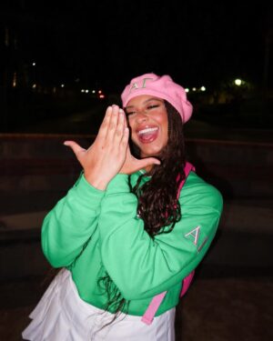 Nia Sioux Instagram - the yard just got a whole lot prettier💕💚 #alphakappaalpha #alphagamma