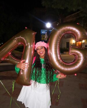 Nia Sioux Instagram - the yard just got a whole lot prettier💕💚 #alphakappaalpha #alphagamma