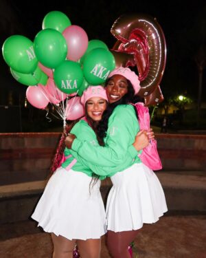 Nia Sioux Instagram - the yard just got a whole lot prettier💕💚 #alphakappaalpha #alphagamma