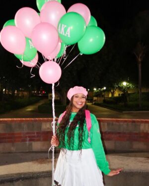 Nia Sioux Instagram - the yard just got a whole lot prettier💕💚 #alphakappaalpha #alphagamma
