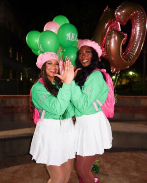 Nia Sioux Instagram - the yard just got a whole lot prettier💕💚 #alphakappaalpha #alphagamma