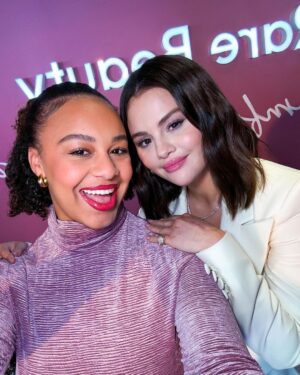 Nia Sioux Instagram - Finding Comfort with @rarebeauty 🤍