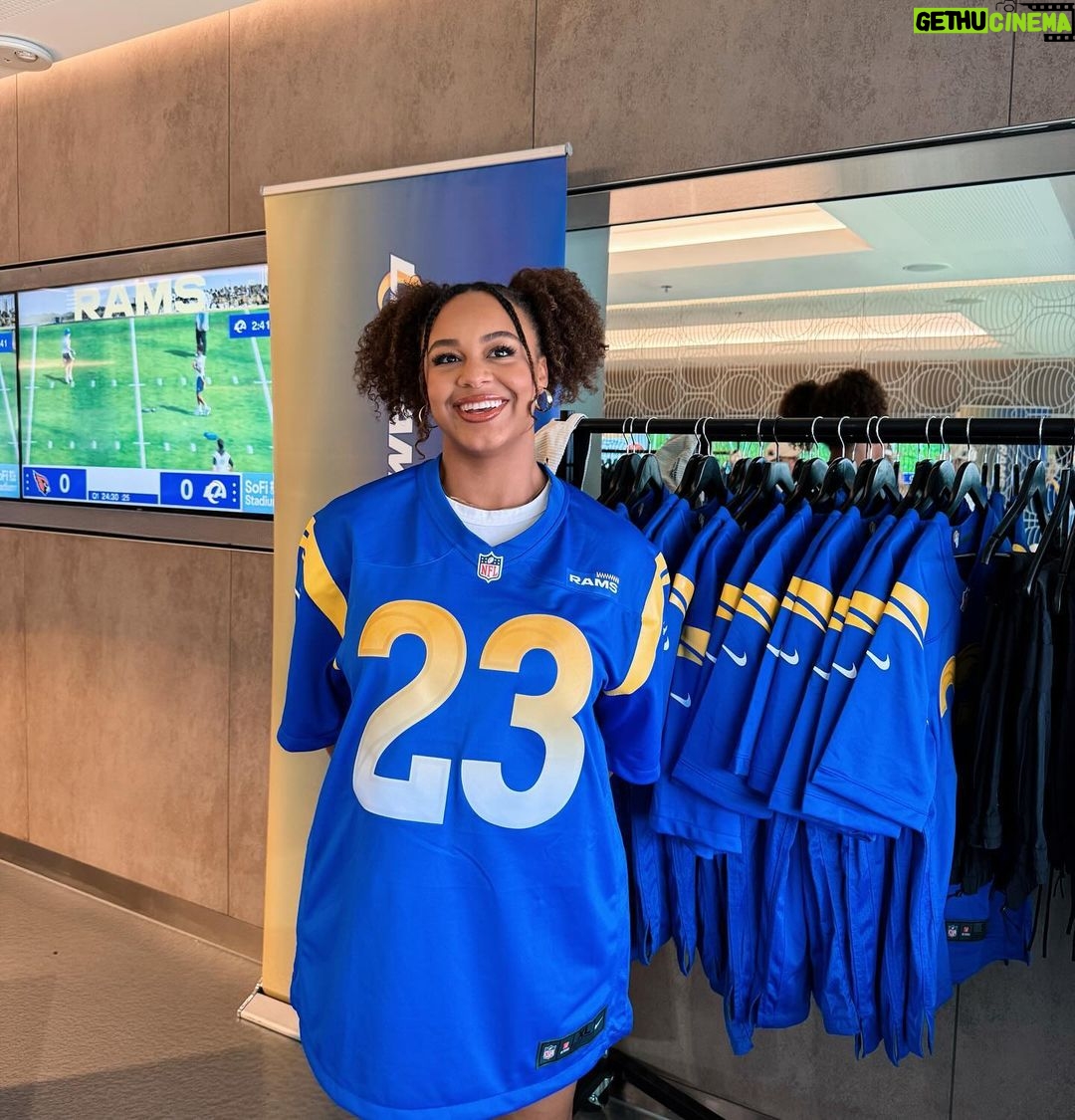 Nia Sioux Instagram - first rams game was a success๐๐๐ SoFi Stadium