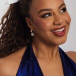 Nia Sioux Instagram - BTS from my holiday photo shoot🥰 Merry Christmas Eve♥️