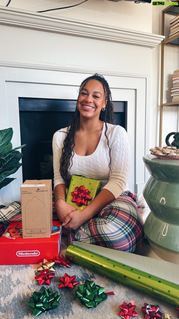Nia Sioux Instagram - Shop my favorite holiday picks this year with @amazon @amazoninfluencerprogram #ad