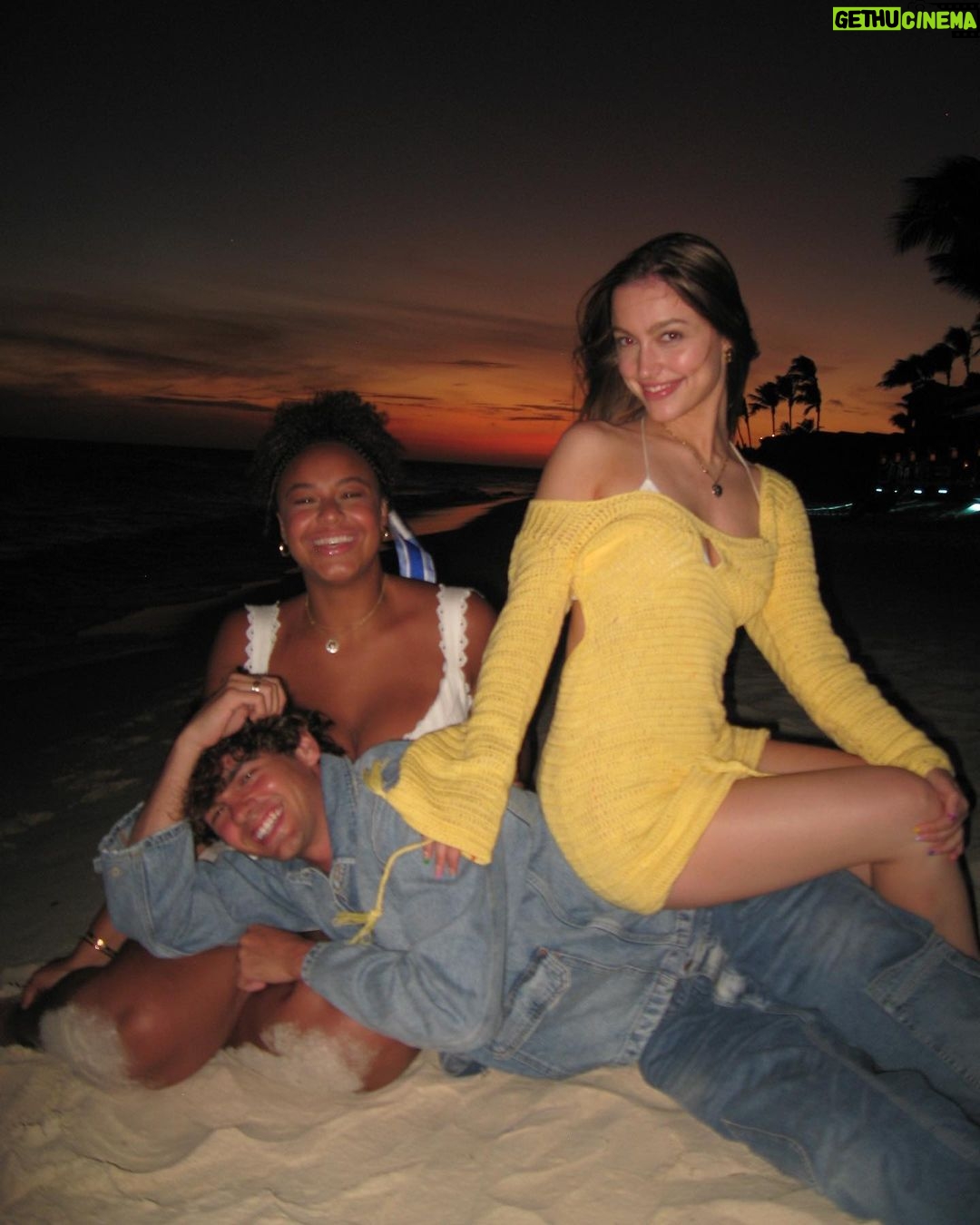 Nia Sioux Instagram - girls trip!!! (plus jake) Aruba