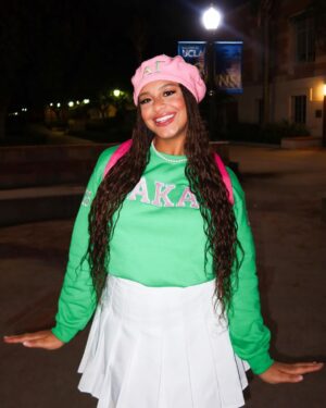 Nia Sioux Instagram - the yard just got a whole lot prettier💕💚 #alphakappaalpha #alphagamma