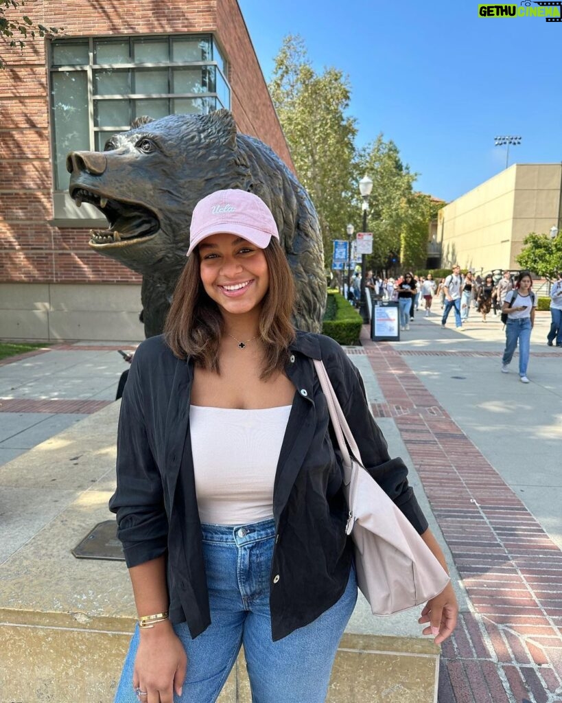 Nia Sioux Instagram - last first day of school🥹 #senioryear UCLA